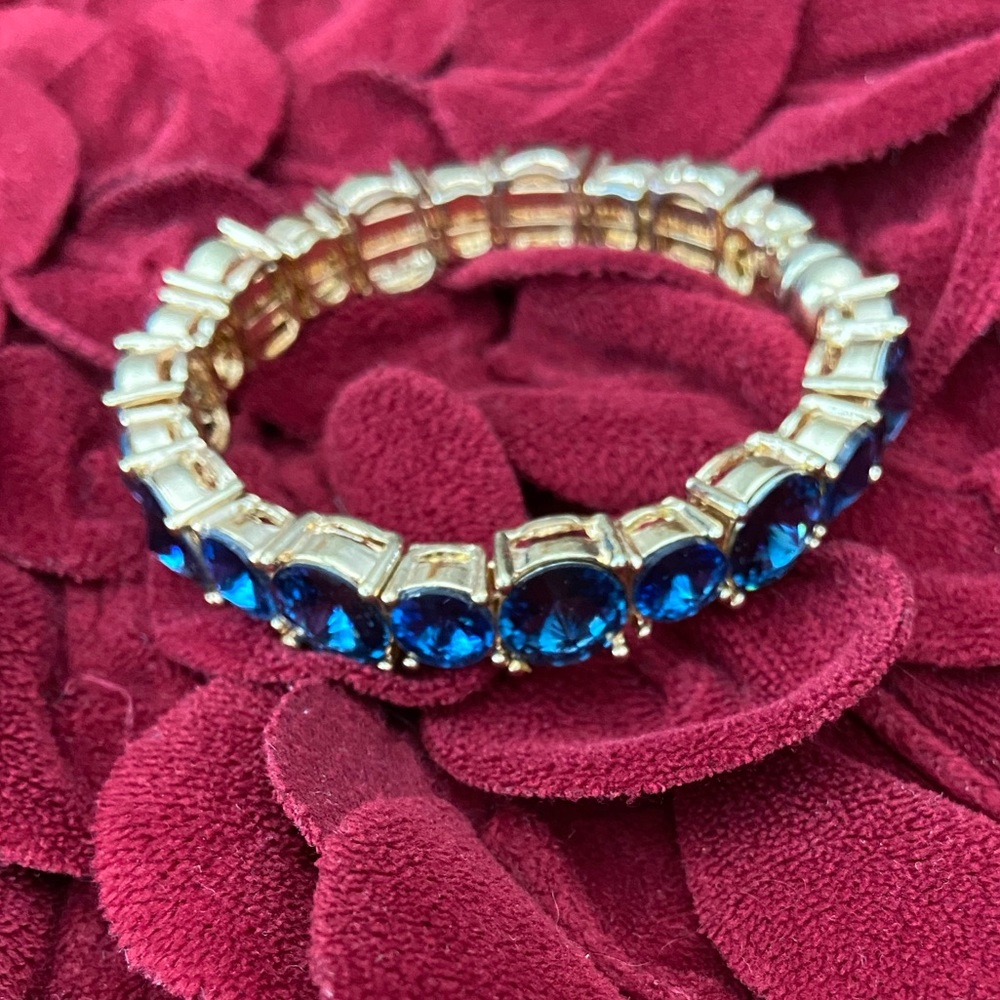 Beautiful gold and blue stone bracelet
